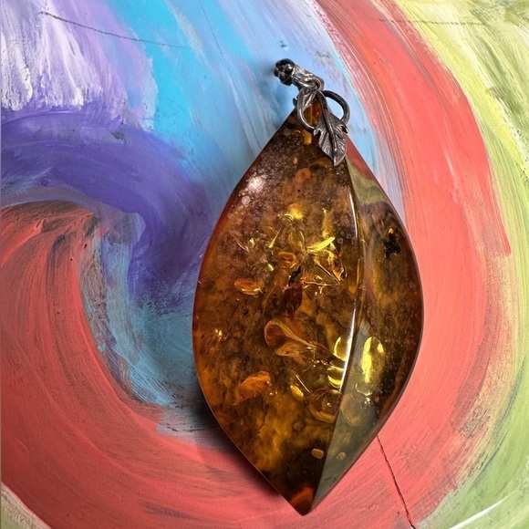 LARGE AMBER PENDANT DANGLE AMBER WITH BITS OF FLORA GREEN GLOW 5487 Y - Picture 1 of 11